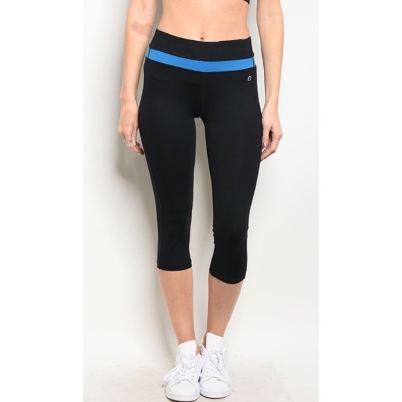 Black Capri Workout Leggings - Picture 2 of 6